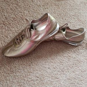 COLE HAAN Nike Air ladies gold sneakers 7.5 B